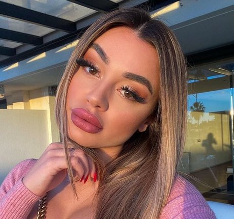 Martina Smeraldi star pornographic picture