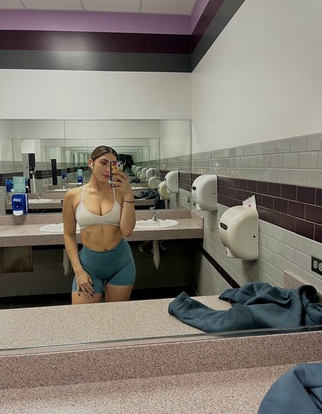 Hailey Gutierrez model perfect photo