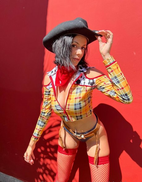 thewildwithyou star sexy img