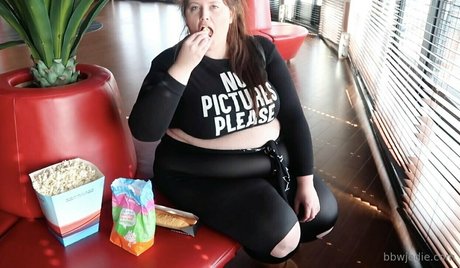 bbwjodie naked star pic