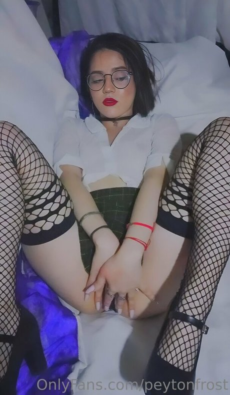 peytonfrost model image