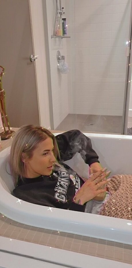 adelezora leefree xxx pornstar pic