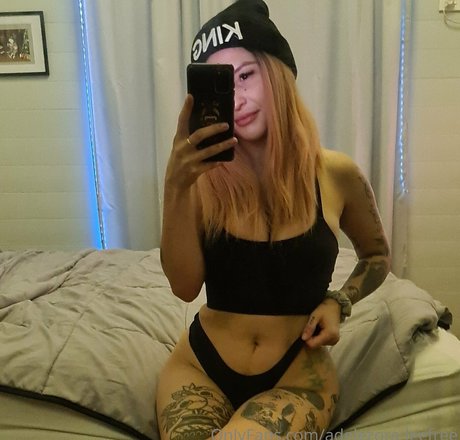 adelezora leefree model perfect photo