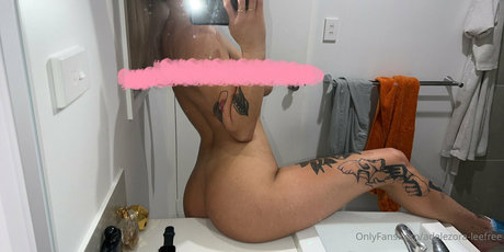 adelezora leefree hot model gallery