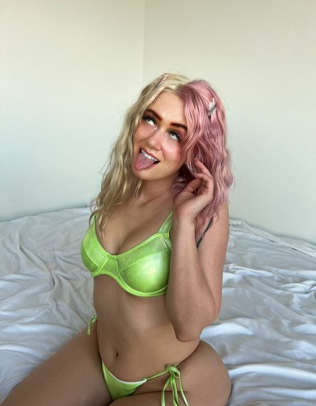 pinkfloweremoji model nude archive