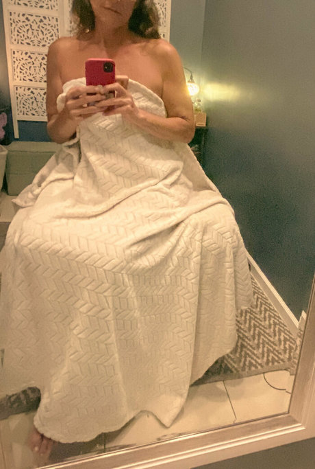 sexyelleanthony hot model pic