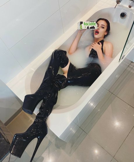 Lady Perse model pretty image