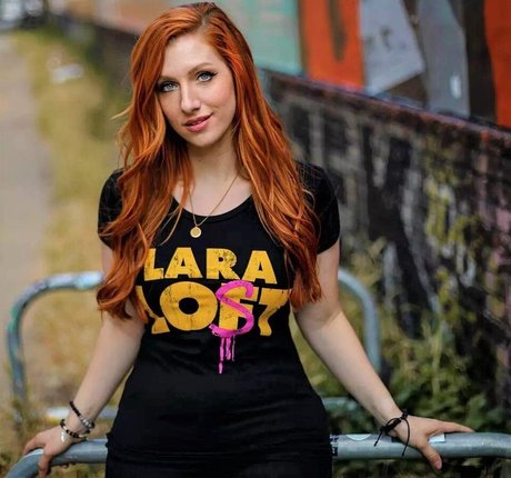 Lara Loft model xxx photo