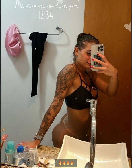 Cintia Colombino hot actress picture