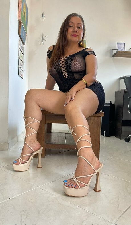 yelahia gfree nudes model images