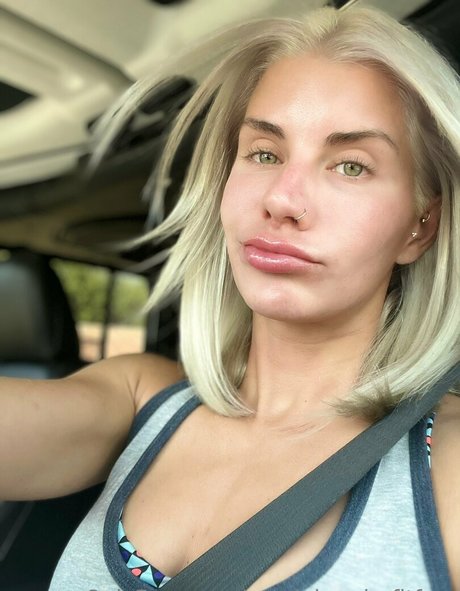 cassiebenderfitfree hd star image