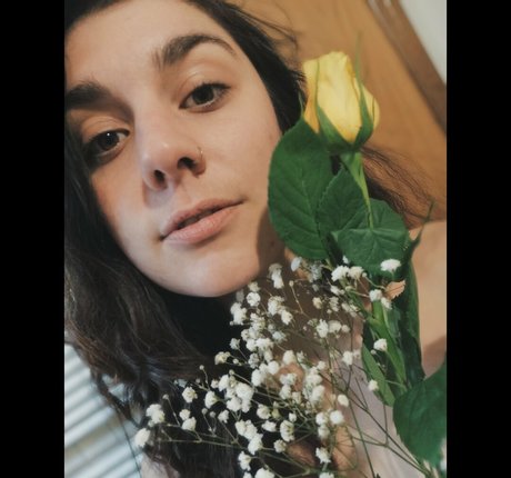 laurettavixen beautiful model picture