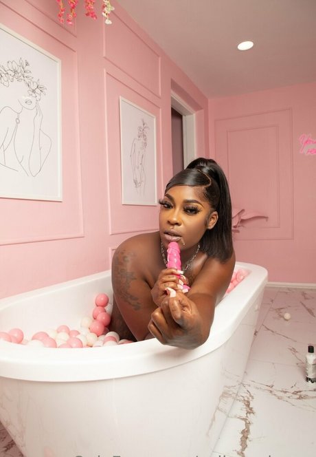 salleycakezzz naked star photo