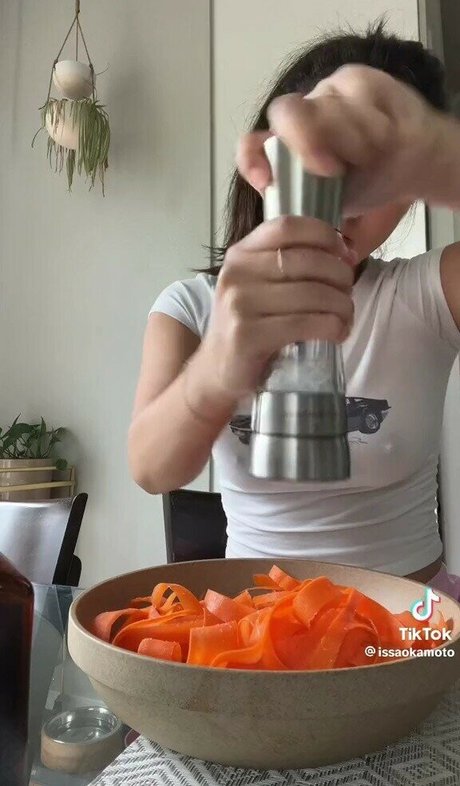 Issa Okamoto model sex photos