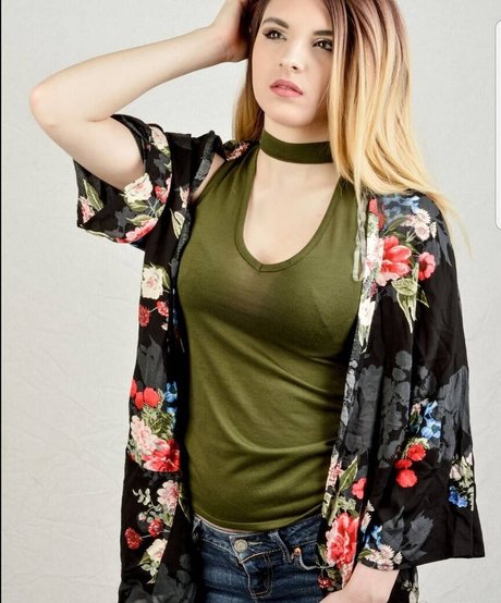 Chelsie Deville porn star gallery