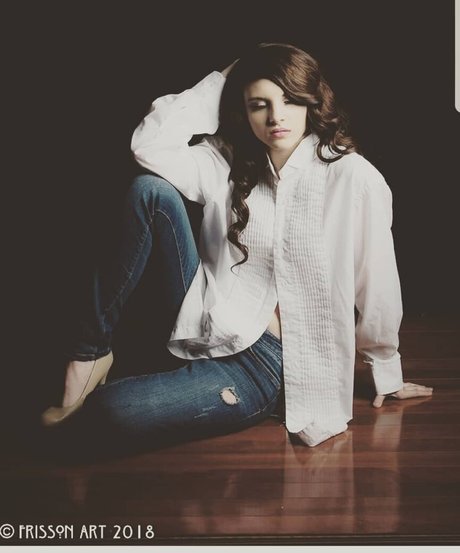 Chelsie Deville naked model image