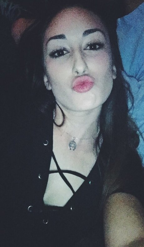 Leila Saltzman adult actress gallery