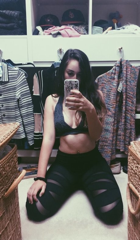 Leila Saltzman nude model pics