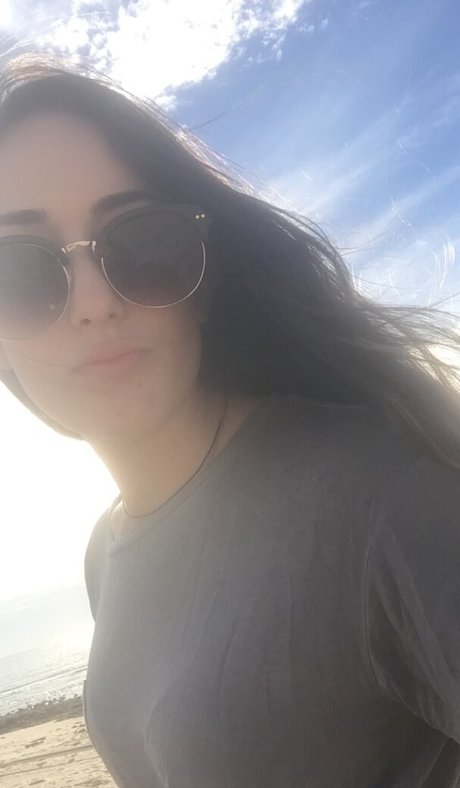 Leila Saltzman naked model pic