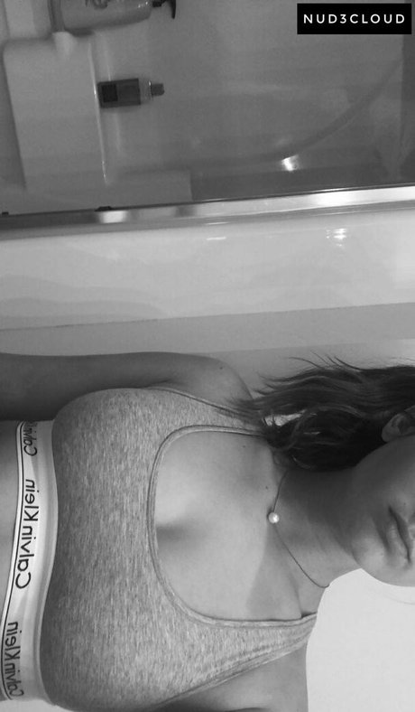 Leila Saltzman pretty actress gallery