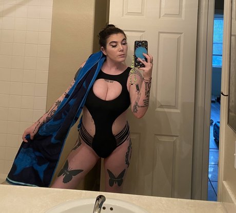 Ready To Glare nude pornstar img