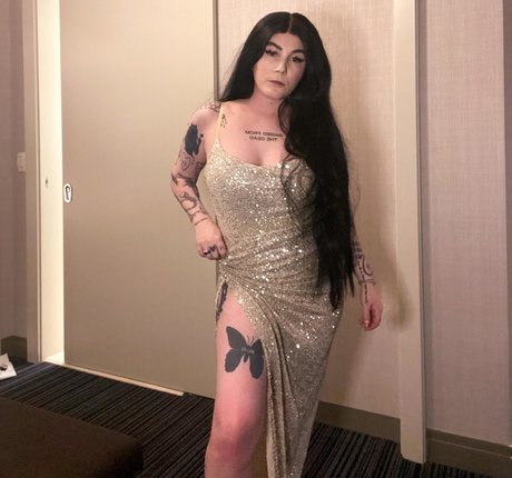 Ready To Glare pornographic actress pic