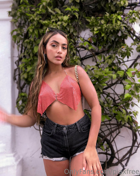 piaxfree nude actress image