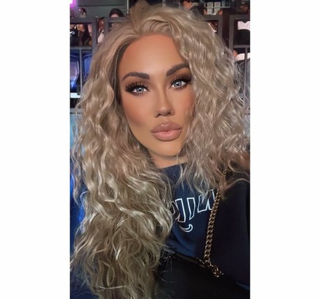 Victoria Love naked model galleries