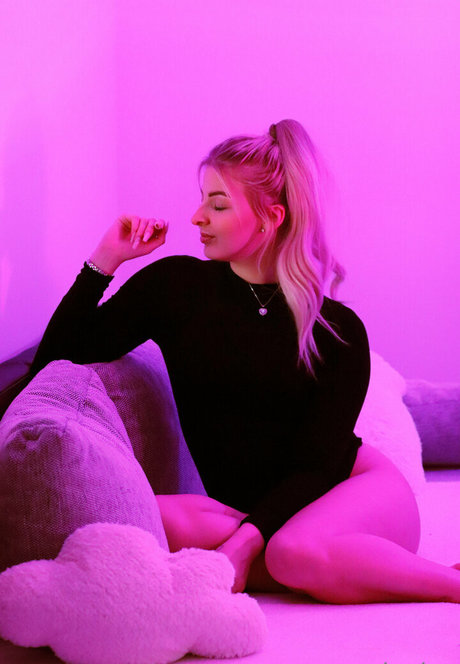 asmrjanina model adult img