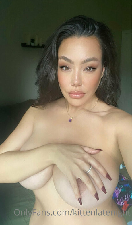 Kitten Latenight exclusive pornstar gallery