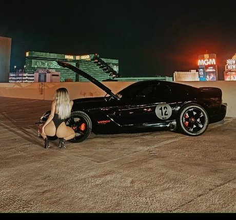 Linds Linds pornstar adult images