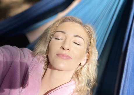 tallielorain model hot photo