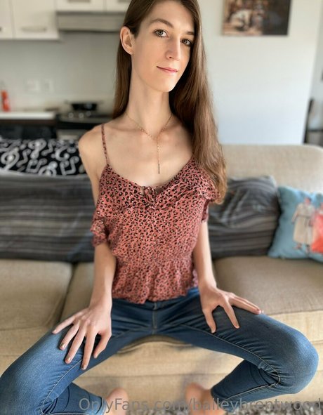 baileybrentwood hot actress pics