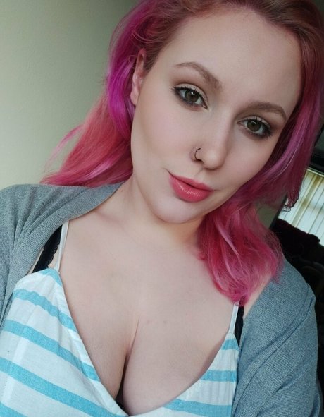 ripleysweet model top photo