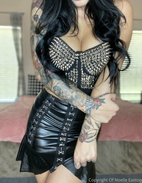 thenoelleeaston model photos