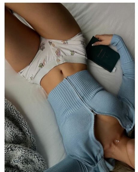 Meghan Sarah model top galleries