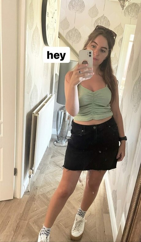 Averytinyleaf nudes model photo