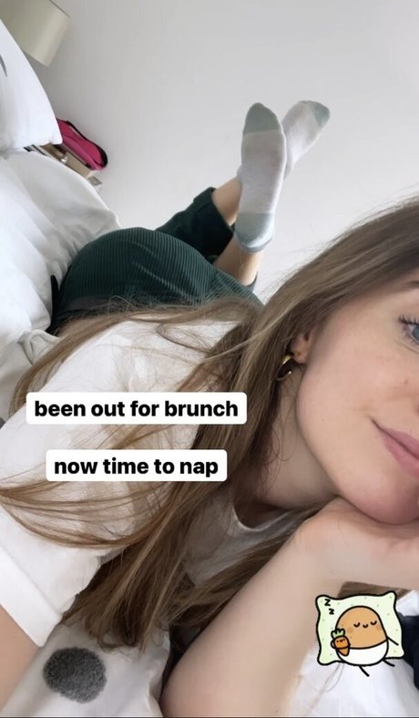 Averytinyleaf star nude pic