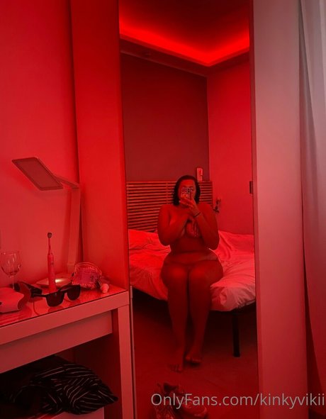 kinkyvikii nudes pornstar image