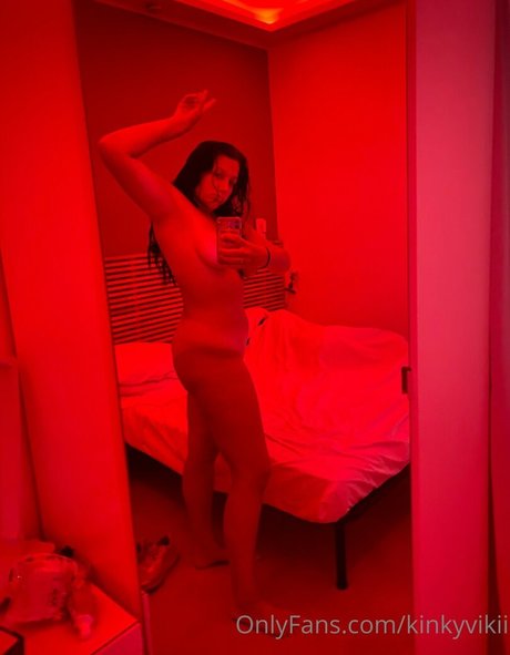 kinkyvikii pornographic star archive