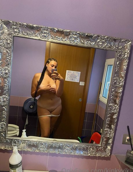 kinkyvikii star nude images