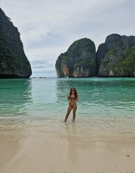 Lucy Rose93 sexy star pictures