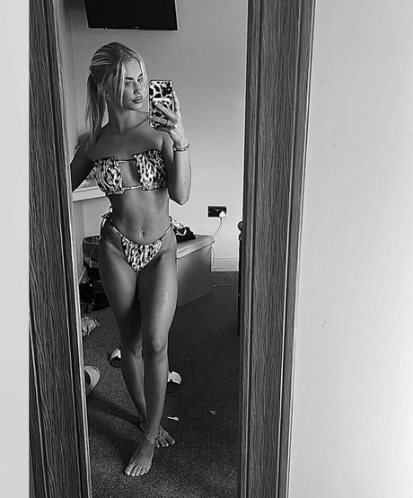 Lisa Price erotic actress gallery