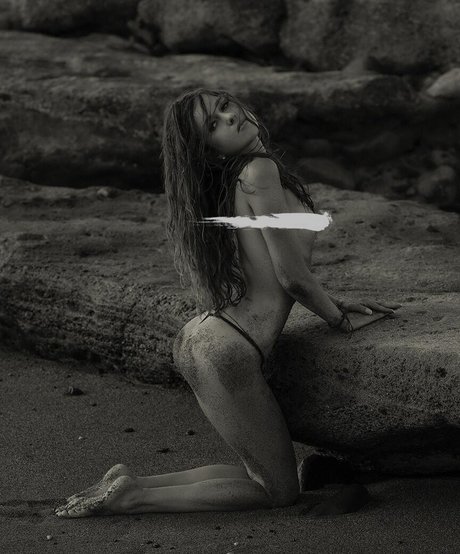 Nayeli Rose adult model pic