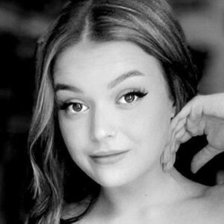 Selinaaa__xox nudes model picture