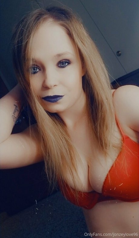 jonzeylove96 sexy actress pic