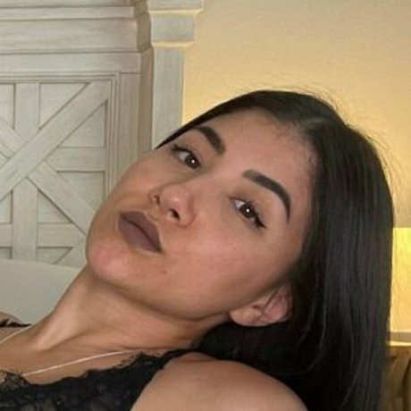 reyareign model hot photo