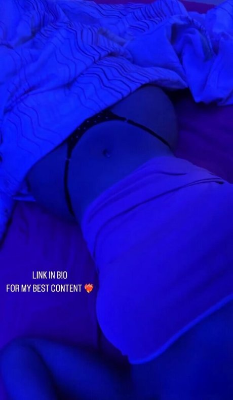 Twaylaventi nudes star photo