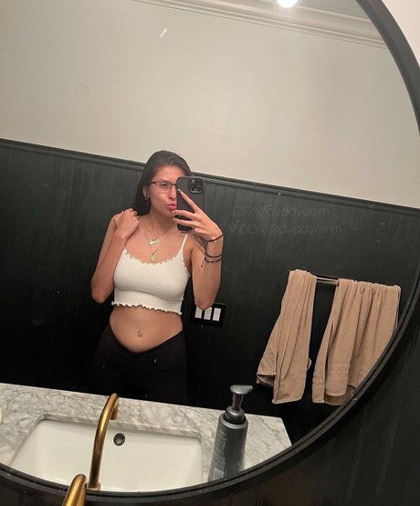 dvddyemm erotic star image