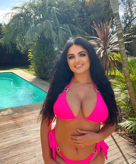 taylorxoxox pornographic model picture